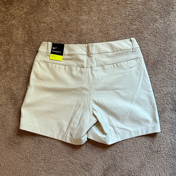 NWT Nike Women's Flex Golf Short in Light Khaki - Picture 2 of 2